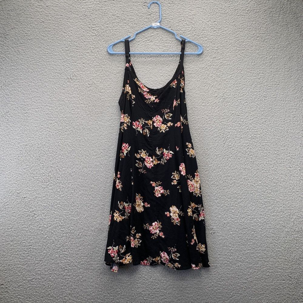 Torrid Floral Print Sleeveless SunDress Size 00 in Black Strappy Flowy Vneck